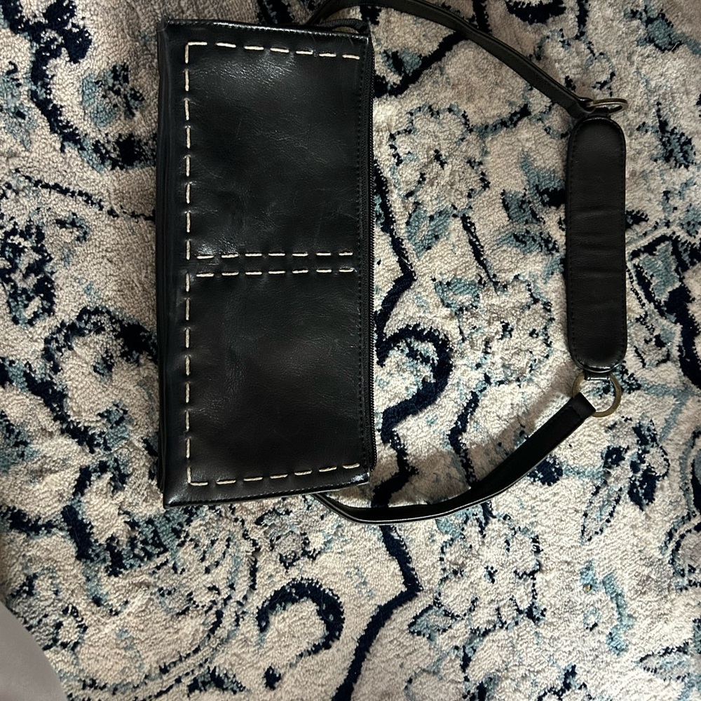 Guess clutch leather